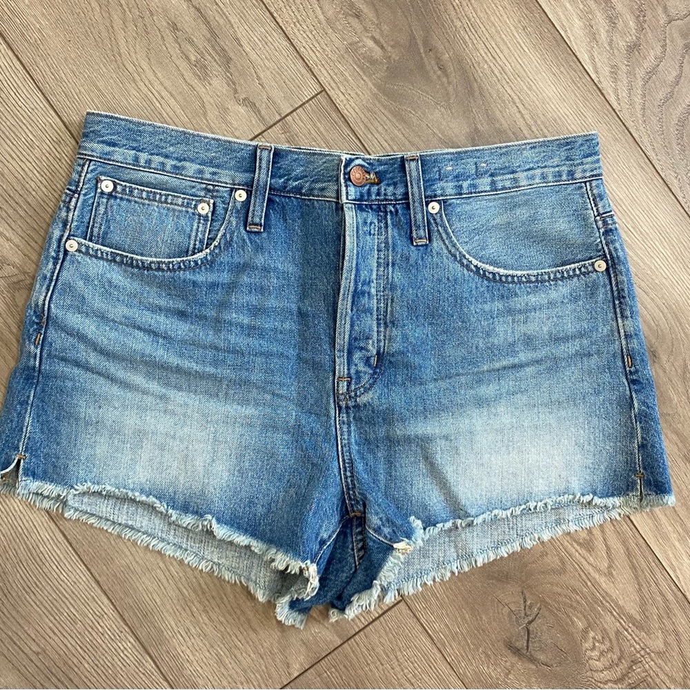 Madewell Women’s Relaxed Denim Shorts Raw-Hem Size 29 Button Fly Distressed New